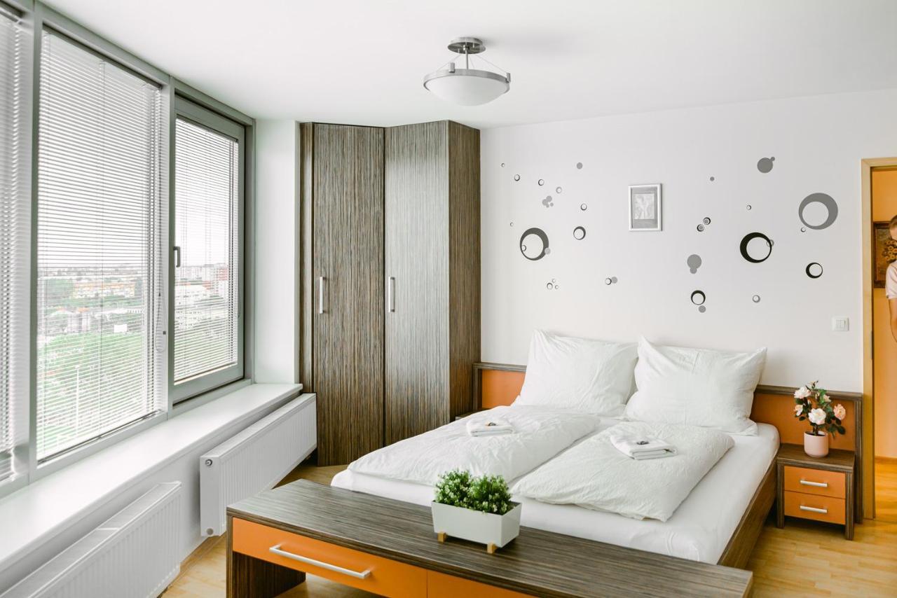 Slavic Spacious Apartment Bratislava Exterior photo