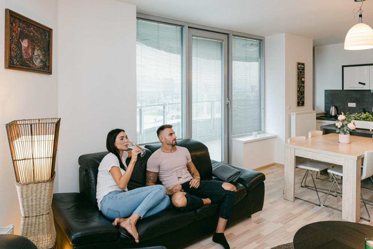 Slavic Spacious Apartment Bratislava Exterior photo