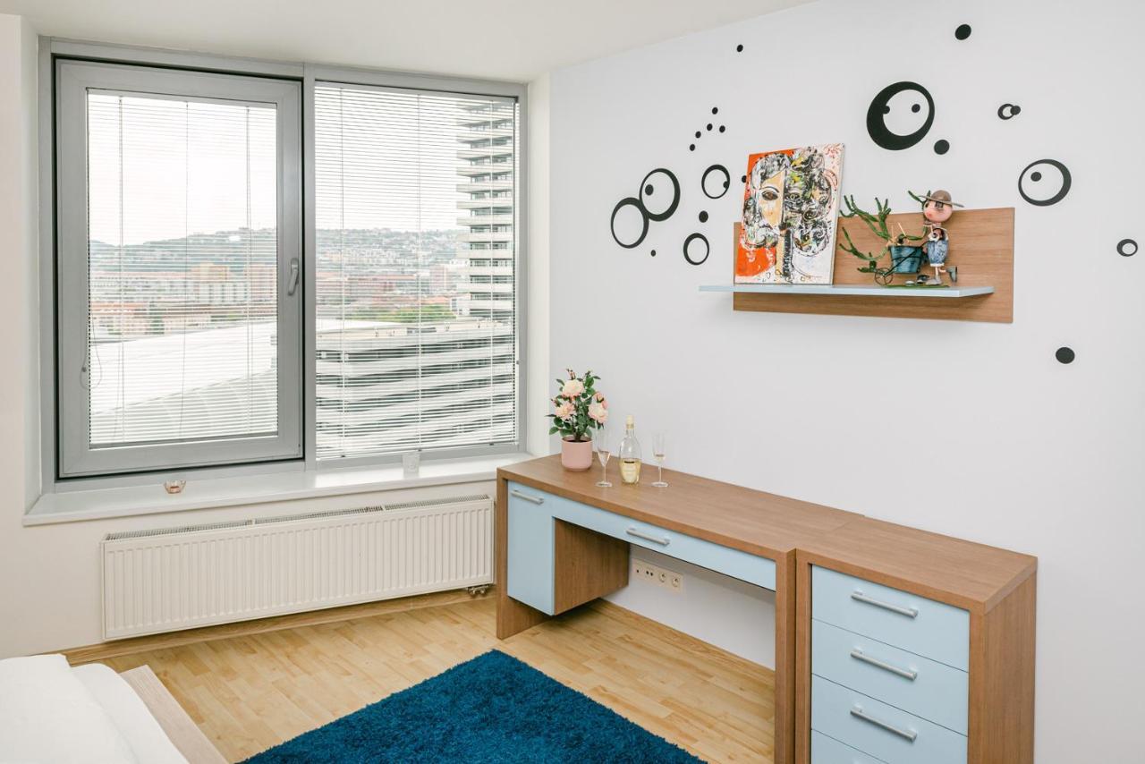 Slavic Spacious Apartment Bratislava Exterior photo