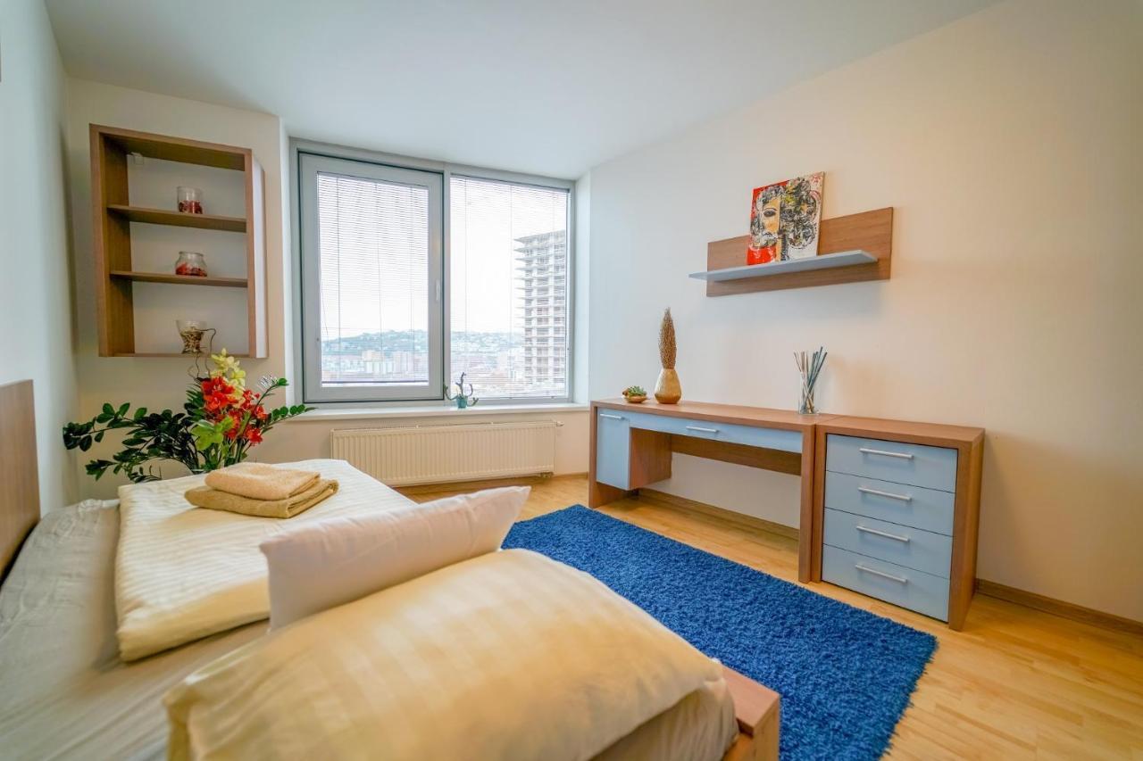Slavic Spacious Apartment Bratislava Exterior photo