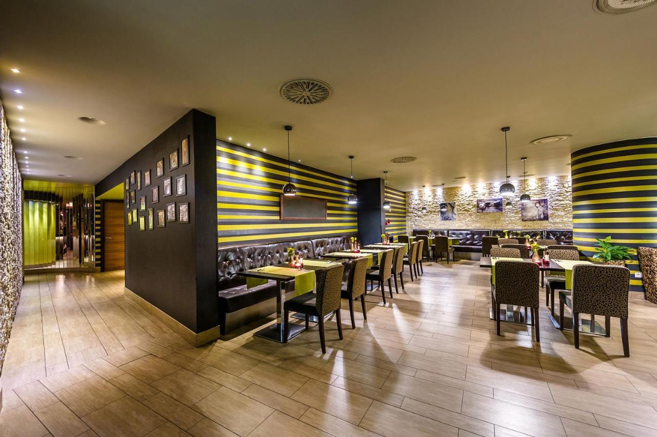 Slavic Spacious Apartment Bratislava Exterior photo